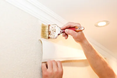 Pose de papier peint à Chareil-Cintrat — revêtements muraux et toiles de verre